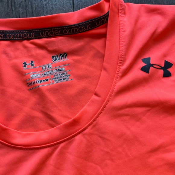 Under Armour fitted tshirt - small - Picture 4 of 4